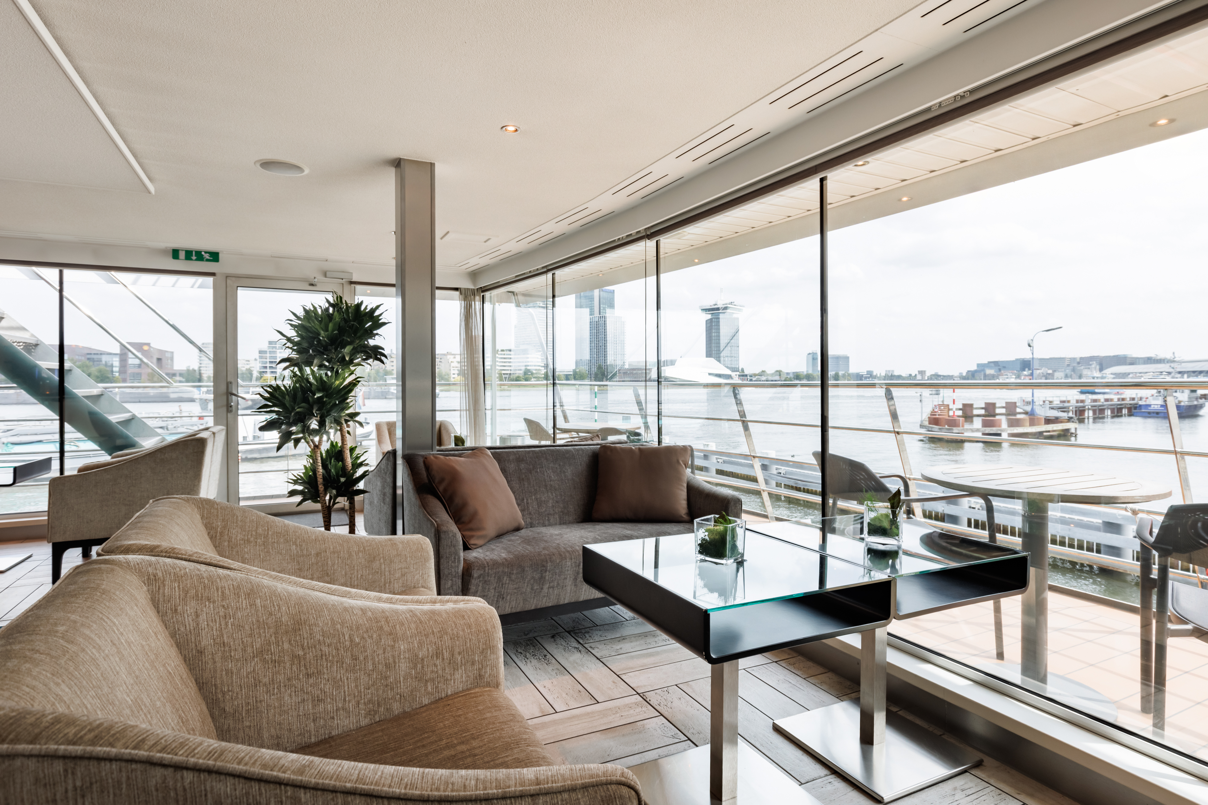 Avalon Vista - Club Lounge